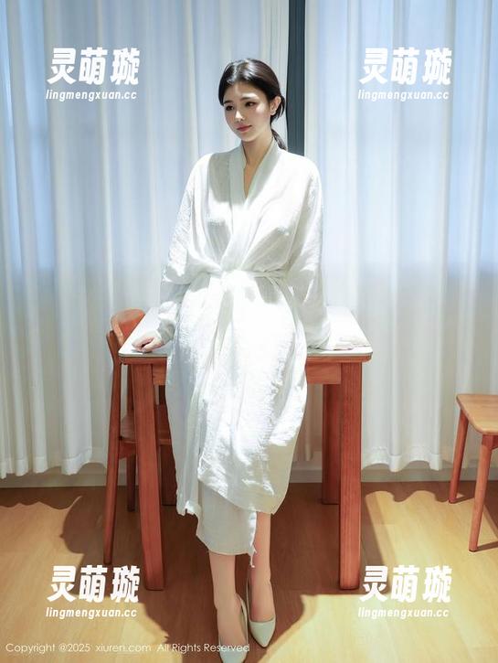 秀人网 - “软软子”私拍最新力作，秘书的魅惑光环，图片里的每个细节都让我想停留。
