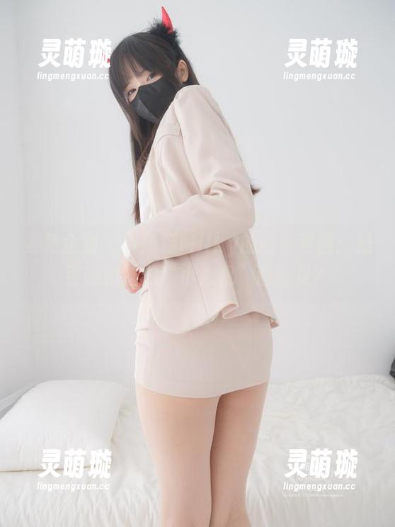 紧急企划-小奶糕Milky 紧急企划 - 小奶糕Milky的红裙套图:是否能把她的“小心机”都看见?