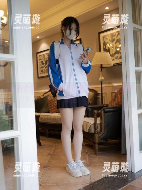 紧急企划 - 龙崎聆音的私拍：蕾丝的轻声耳语