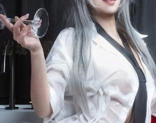 Asuka出现在绞肉姬的写真集中，这次更新毫不手软！
