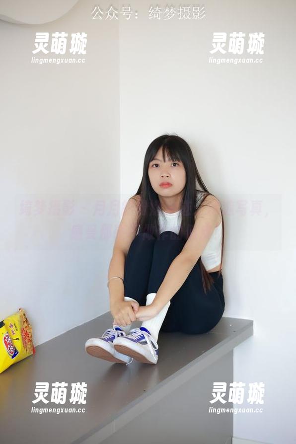 绮梦摄影 - 月月的粉嫩踪迹：精选写真，感受那毫不做作的俏皮！
