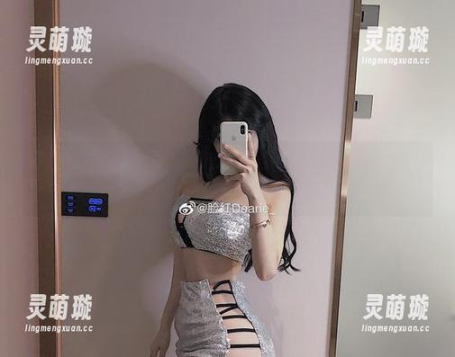 微密圈 - 脸红Dearie最新图集，那个美脚的份儿，你肯定得给个点赞？