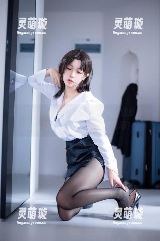 蓝小沂KiKi的最新体操服图片，随时随地自信满满，谁能抗拒这种气场？