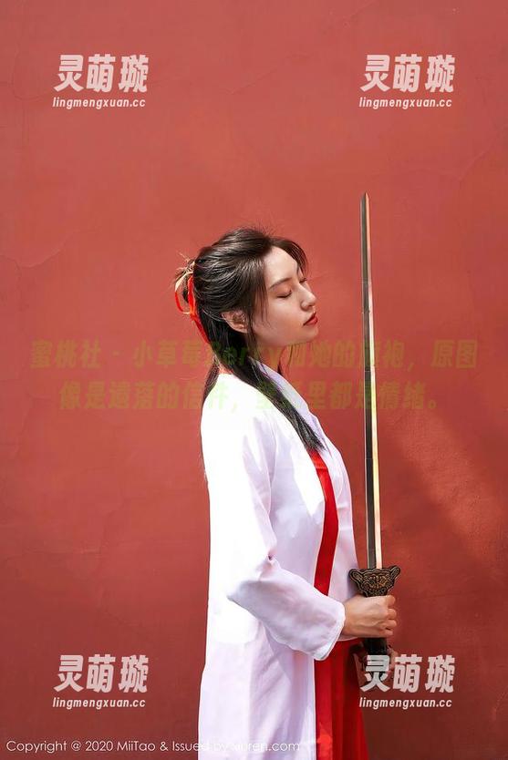 蜜桃社 - 小草莓Berry和她的旗袍，原图像是遗落的信件，壁纸里都是情绪。