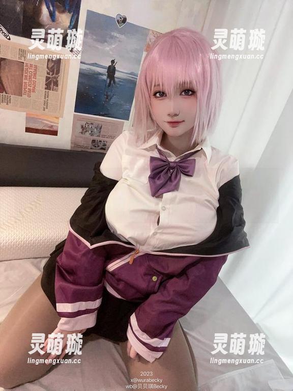 牛仔裤不只是牛仔裤，贝贝琪Becky的私拍图包全搞定。