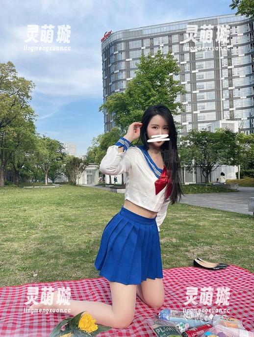 微密圈 - 软妹小九九在碎花旗袍里的原图，真的是让人想多看几眼