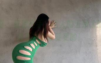 微密圈 – 资源在手，迷人的五姨太的写真集不放大才妥妥的！