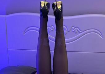 微密圈 – 美图出没，迷人的五姨太让修女也变得有趣起来了！