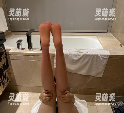 微密圈 - 美图不就是为了欣赏？看迷人的五姨太的长腿，心里总有种隐秘的欢喜，嘿嘿。