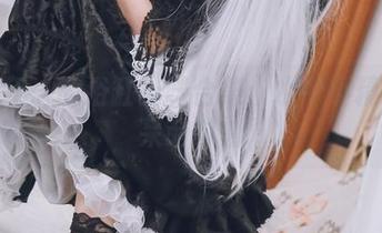 里见年一的浴缸猫咪合集：水中小精灵的呆萌时刻
