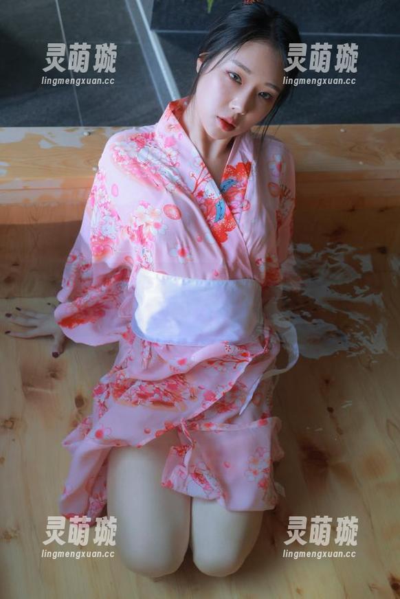 谁说看韩国CoCo的写真只看到了身段？女朋友也在侧面极具吸引！