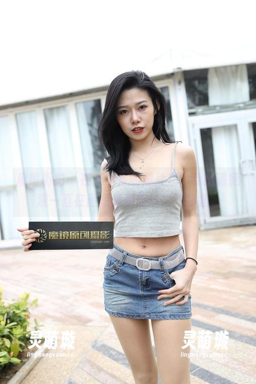 魔镜街拍-艾小青 魔镜街拍 - 在艾小青的照片里,我的道德观一直在超短裙和肉丝之间挣扎...