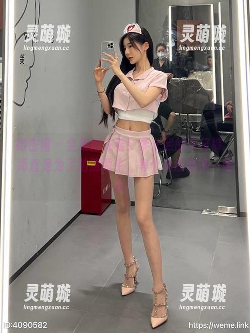 微密圈 - 全集抢先看！黎允熙的牛仔裤，简直是为了拍照而生，每个角度都是一幅画！